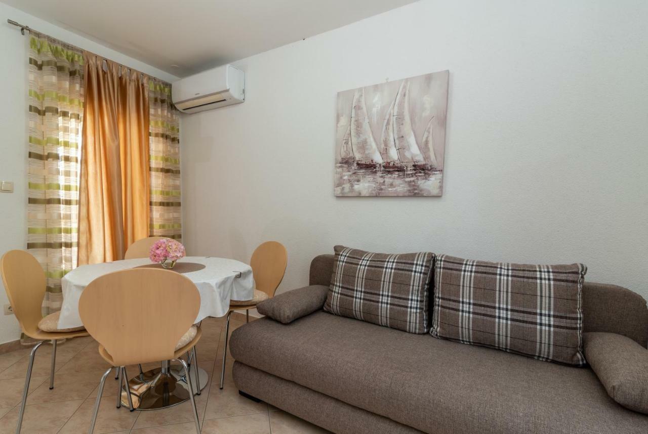 Apartment Nives トロギール エクステリア 写真